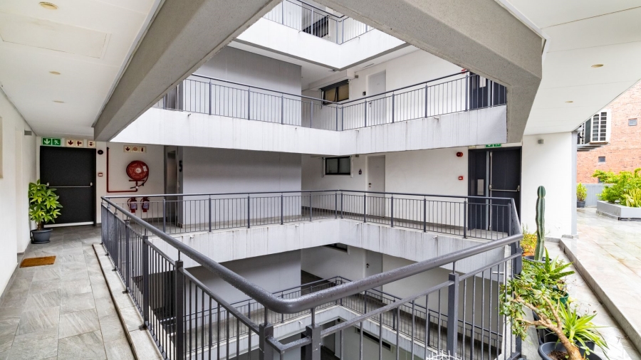 To Let 2 Bedroom Property for Rent in Green Point Western Cape